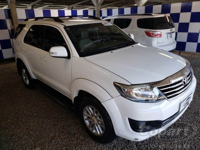 TOYOTA HILUX 2014 SW4 SR 2.7 FLEX AUTOMÁTICO 16V VVT-I TOYOTA HILUX 2014 SW4 SR 2.7 FLEX AUTOMÁTICO 16V VVT-I