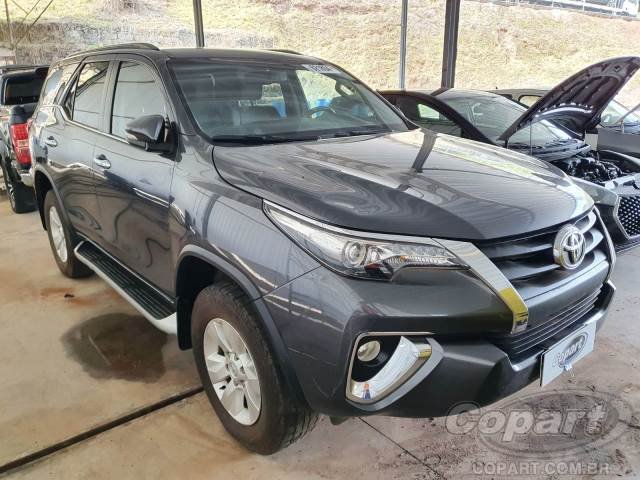 TOYOYA HILUX SW4 2017 SRX 2.8 DIESEL AUTOMÁTICO D-4D TURBO TOYOYA HILUX SW4 2017 SRX 2.8 DIESEL AUTOMÁTICO D-4D TURBO